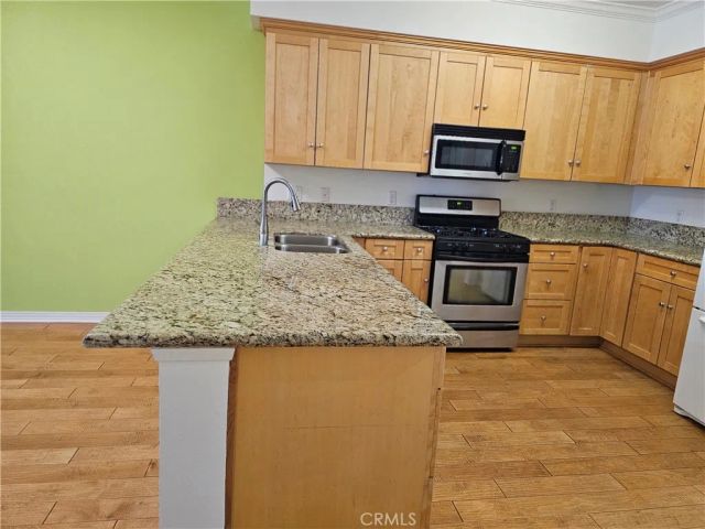 214 S Alexandria 203, Los Angeles, CA 90004