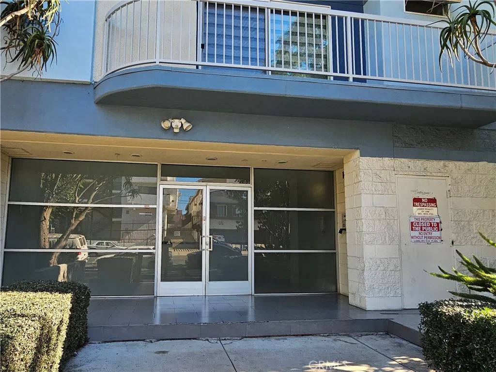 214 S Alexandria 203, Los Angeles, CA 90004