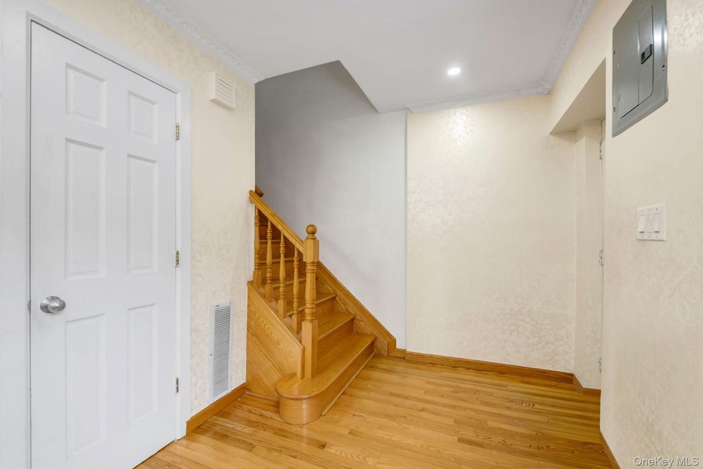 110-32 62 Drive, Forest Hills, NY 11375 — photo 2