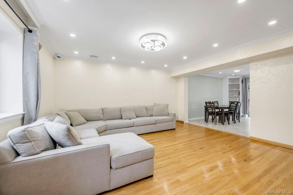110-32 62 Drive, Forest Hills, NY 11375 — photo 3