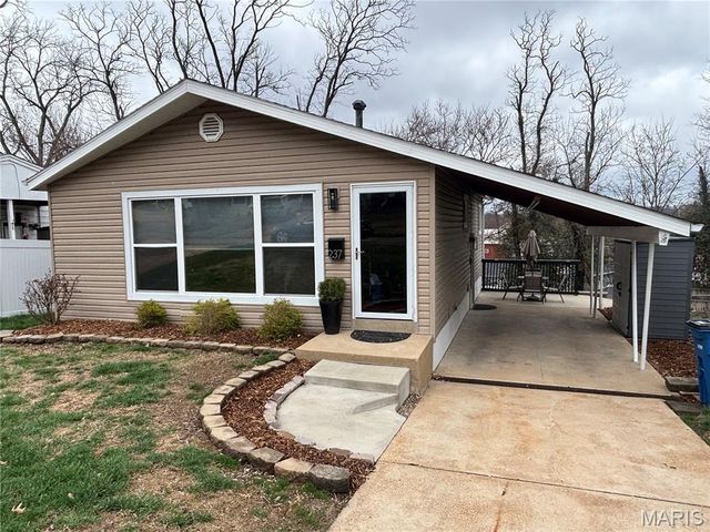 237 Ballwin Avenue, Ballwin, MO 63021