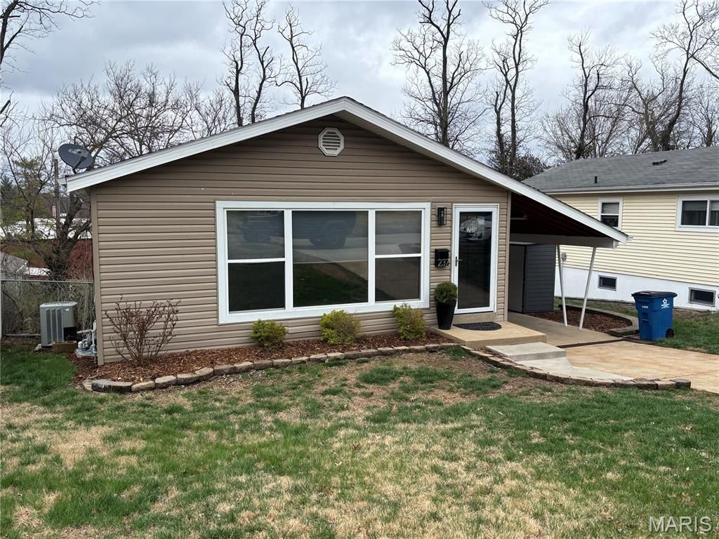 237 Ballwin Avenue, Ballwin, MO 63021