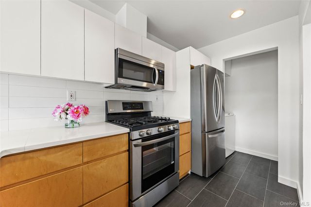 242-37 Oak Park Drive B, Douglaston, NY 11362