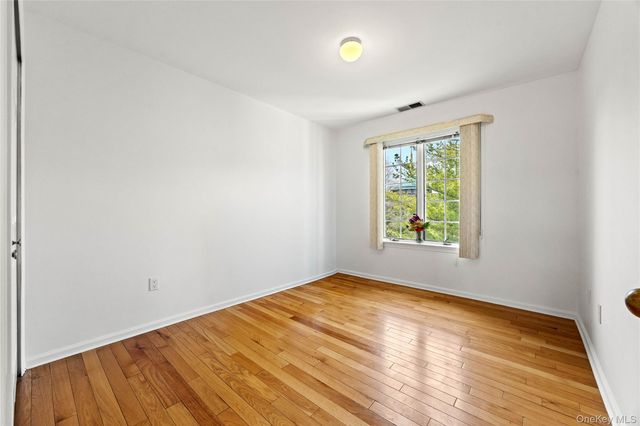 242-37 Oak Park Drive B, Douglaston, NY 11362