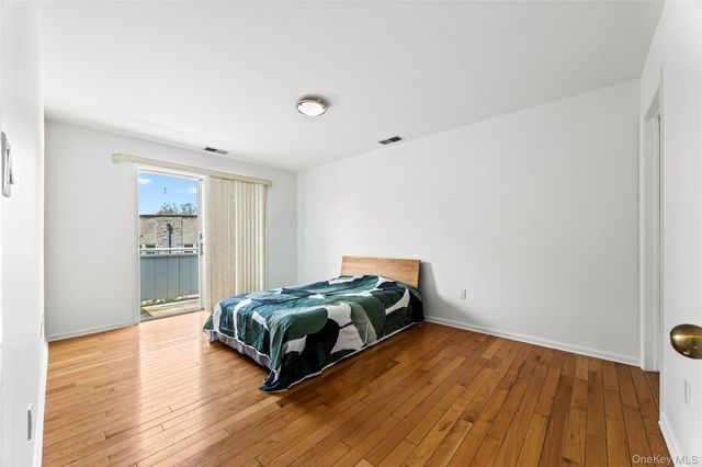 242-37 Oak Park Drive B, Douglaston, NY 11362