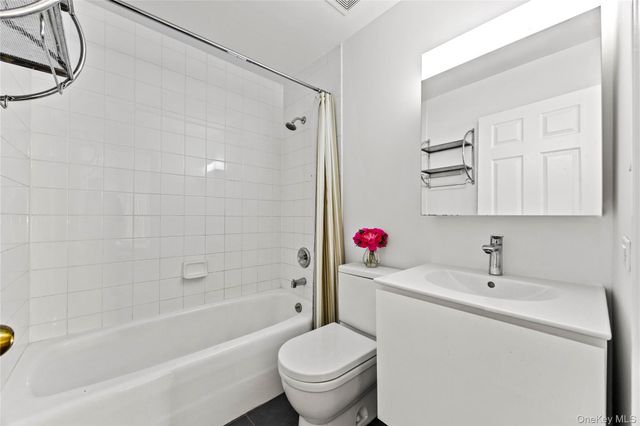 242-37 Oak Park Drive B, Douglaston, NY 11362