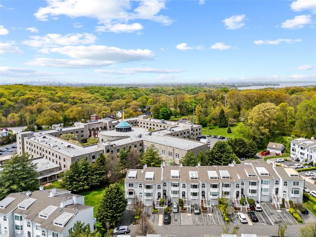 242-37 Oak Park Drive B, Douglaston, NY 11362