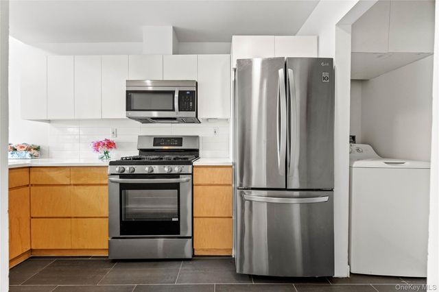 242-37 Oak Park Drive B, Douglaston, NY 11362