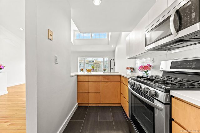 242-37 Oak Park Drive B, Douglaston, NY 11362