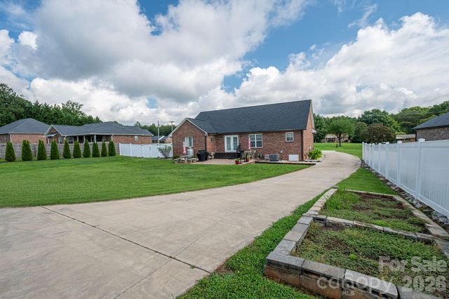 1882 Shuford Road, Lincolnton, NC 28092