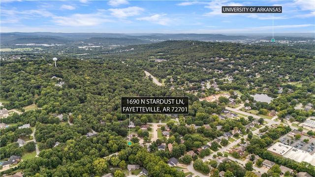 1690 N Stardust Lane, Fayetteville, AR 72701