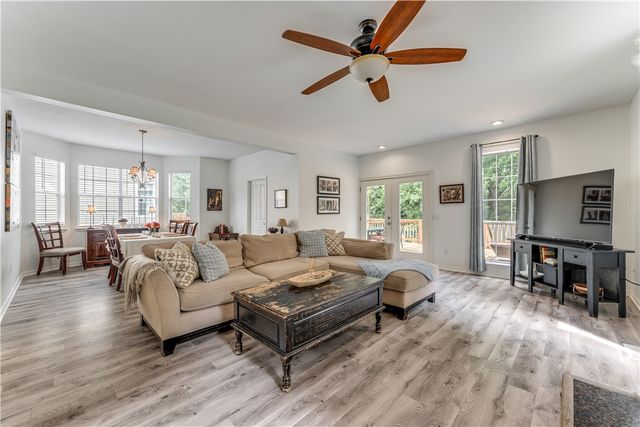 1690 N Stardust Lane, Fayetteville, AR 72701