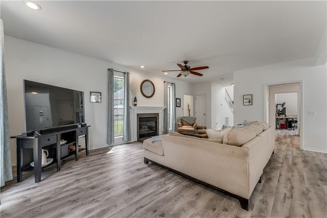 1690 N Stardust Lane, Fayetteville, AR 72701