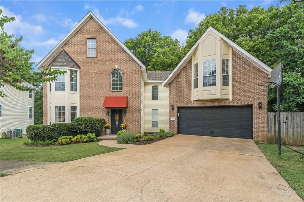 1690 N Stardust Lane, Fayetteville, AR 72701