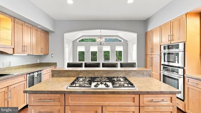 30 PLEASANT VALLEY DR, West Deptford Twp, NJ 08096