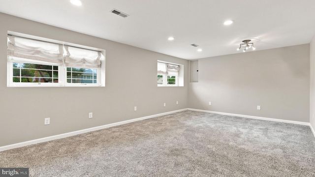 30 PLEASANT VALLEY DR, West Deptford Twp, NJ 08096