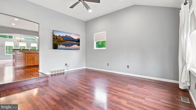 30 PLEASANT VALLEY DR, West Deptford Twp, NJ 08096
