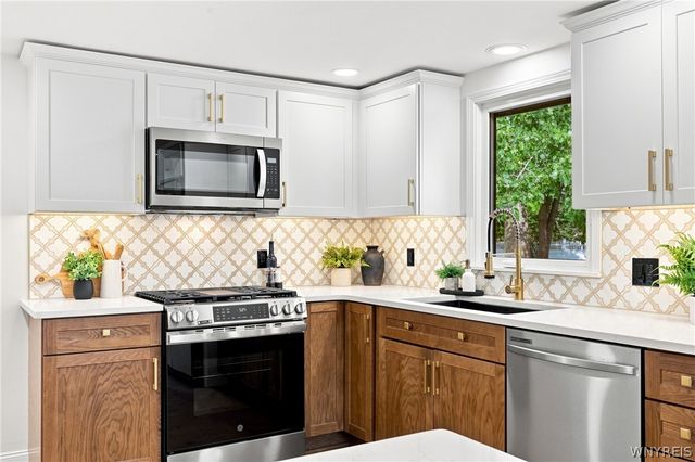 6921 Bear Ridge Road, Pendleton, NY 14120