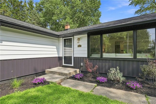 6921 Bear Ridge Road, Pendleton, NY 14120