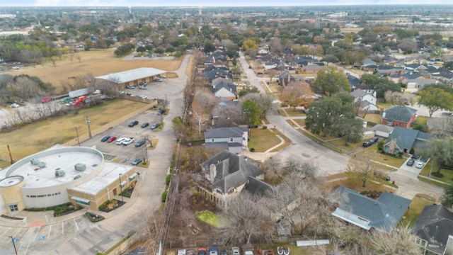 131 Squires Bend, Stafford, TX 77477