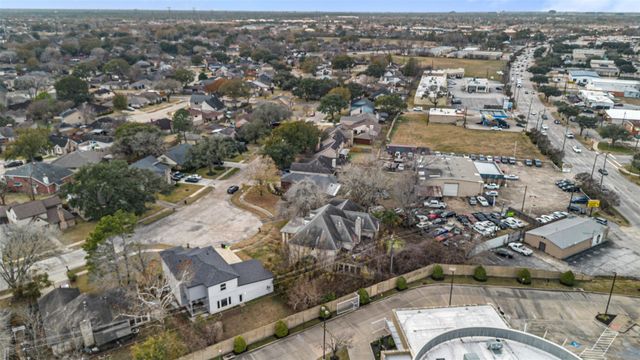 131 Squires Bend, Stafford, TX 77477