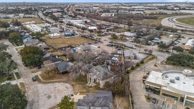 131 Squires Bend, Stafford, TX 77477