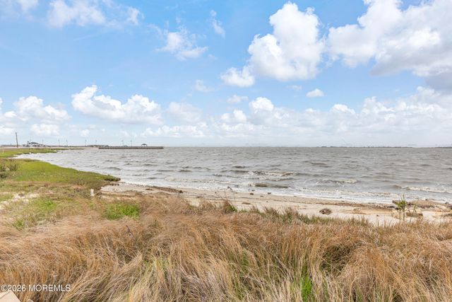 1220 S Green Street, Tuckerton, NJ 08087