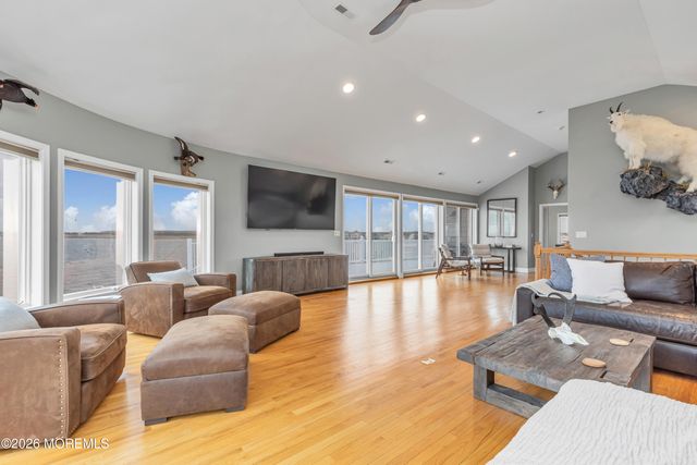 1220 S Green Street, Tuckerton, NJ 08087