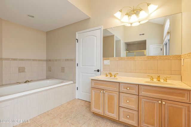 1220 S Green Street, Tuckerton, NJ 08087