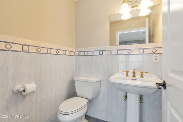 1220 S Green Street, Tuckerton, NJ 08087