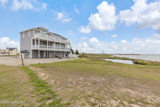1220 S Green Street, Tuckerton, NJ 08087