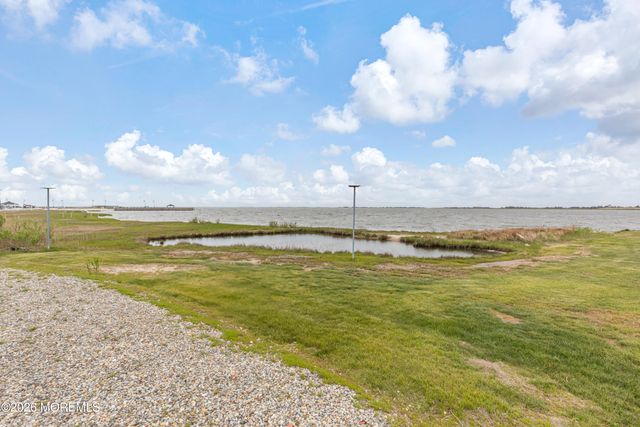 1220 S Green Street, Tuckerton, NJ 08087