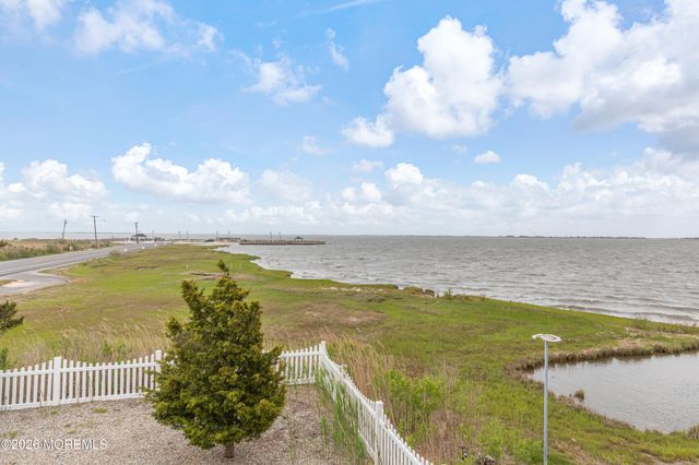 1220 S Green Street, Tuckerton, NJ 08087