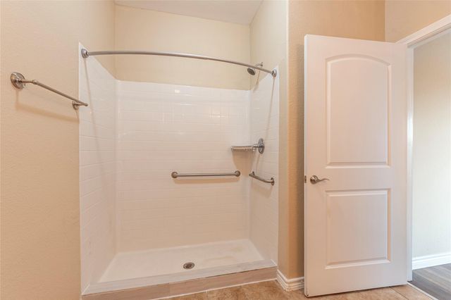 6901 Schlitz Lane, Hitchcock, TX 77563