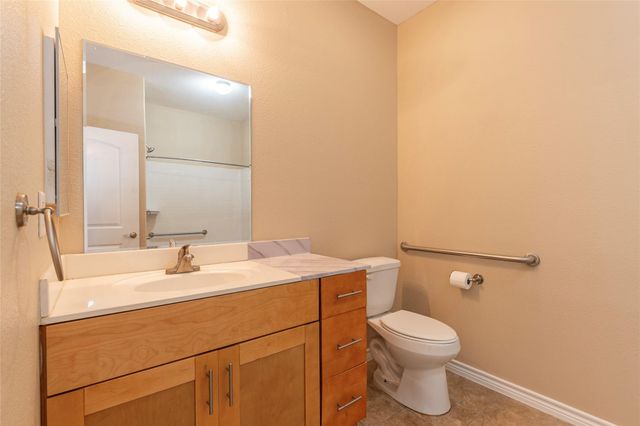 6901 Schlitz Lane, Hitchcock, TX 77563