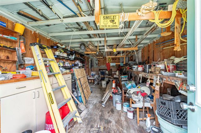 6901 Schlitz Lane, Hitchcock, TX 77563