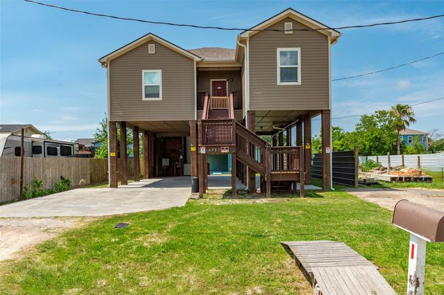 6901 Schlitz Lane, Hitchcock, TX 77563