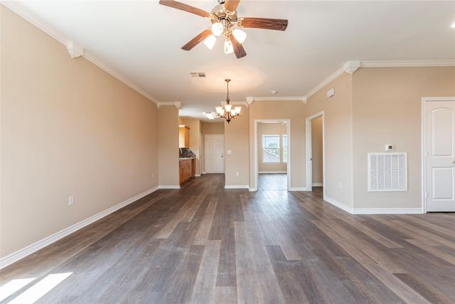 6901 Schlitz Lane, Hitchcock, TX 77563