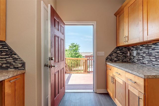 6901 Schlitz Lane, Hitchcock, TX 77563