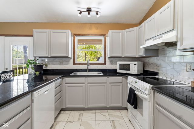 1072 S Teresa Drive, Martinsville, IN 46151