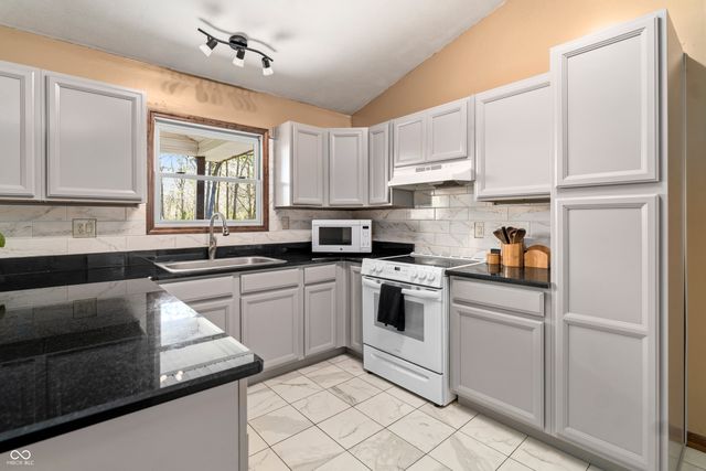 1072 S Teresa Drive, Martinsville, IN 46151
