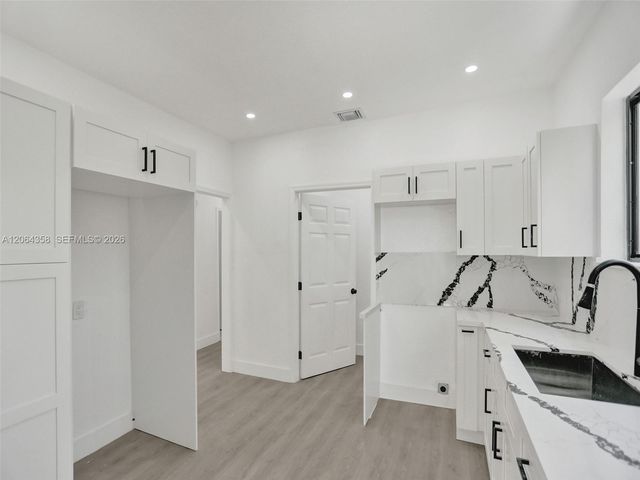 759 NE 127th St, North Miami, FL 33161