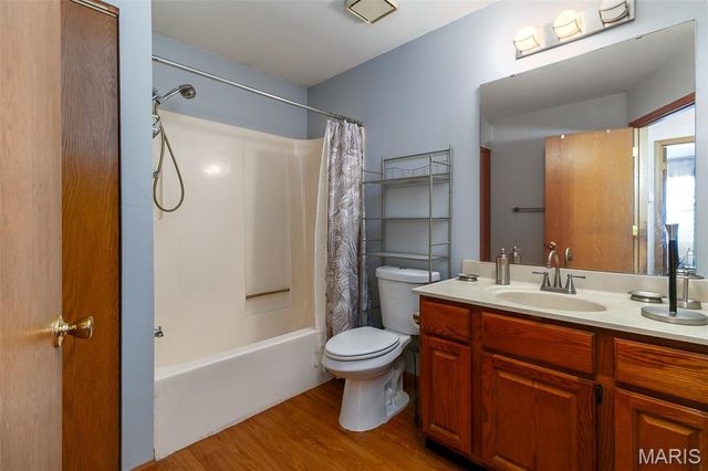 936 Amaral Circle, St Louis, MO 63137