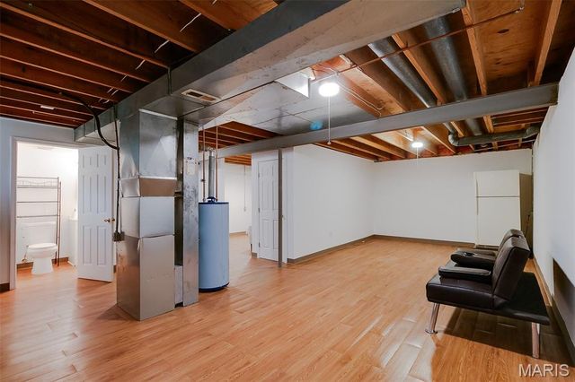 936 Amaral Circle, St Louis, MO 63137