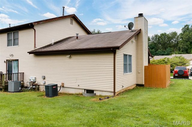 936 Amaral Circle, St Louis, MO 63137