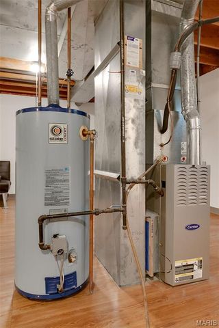 936 Amaral Circle, St Louis, MO 63137