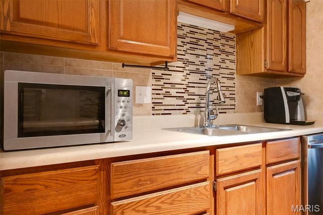 936 Amaral Circle, St Louis, MO 63137