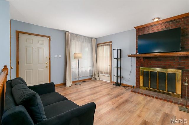 936 Amaral Circle, St Louis, MO 63137