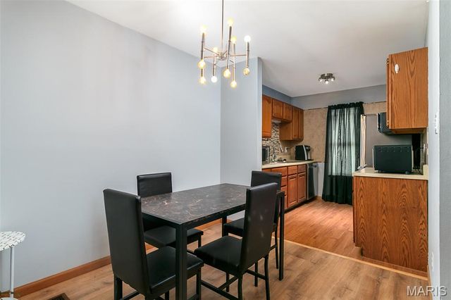 936 Amaral Circle, St Louis, MO 63137