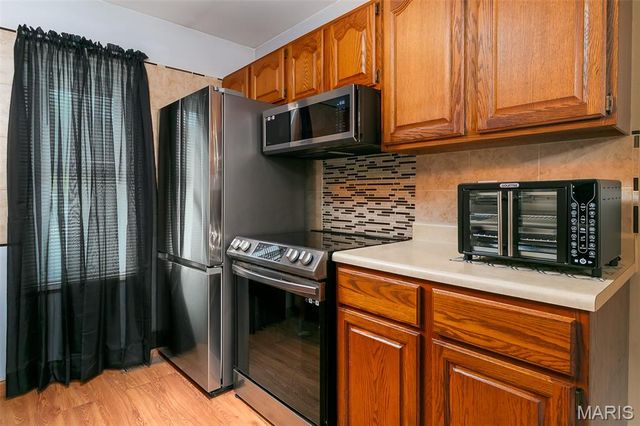 936 Amaral Circle, St Louis, MO 63137